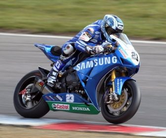 2013 BSB【決勝リザルト】ブランズ・ハッチ・インディ bikeracing-bsb_race2_bhatch_indy_2
