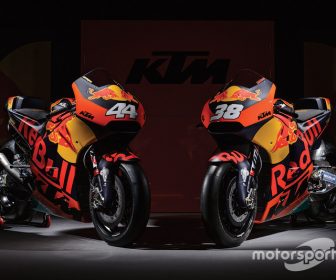 KTM『ホンダが嫌い』2017年RC16機プレゼンテーション motogp-ktm-launch-2017-red-bull-ktm-factory-racing-rc16 (2)