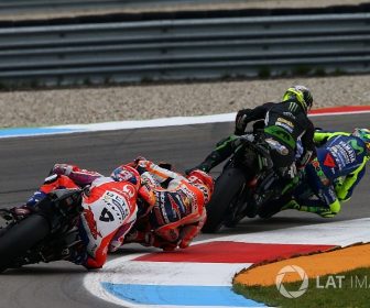 『ロッシのザルコ批判は間違っている』ランディ・マモラ motogp-dutch-tt-2017-valentino-rossi-yamaha-factory-racing-and-zarco-monster-yamaha-tech-3