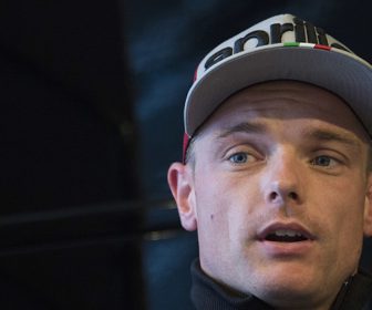 サム・ロウズ『SBK移籍?双子の弟に対抗できるマシンがない…』 SPIELBERG, AUSTRIA - AUGUST 10: Sam Lowes of Great Britain and Aprilia Racing Team Gresini
speaks with journalists in hospitality during the MotoGp of Austria - Preview at Red Bull Ring on August 10, 2017 in Spielberg, Austria. (Photo by Mirco Lazzari gp/Getty Images)