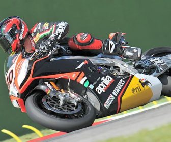 SBK:シルバン・ギュントーリ、右肩脱臼でモスクワに挑む bikeracing-sylvain_guintoli_pre_moscow_1