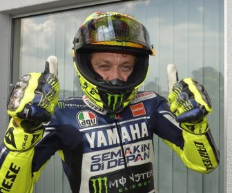 ロッシ『ホンダが遊びでストーナーにテストさせない…』 gpone-rossi-stoner