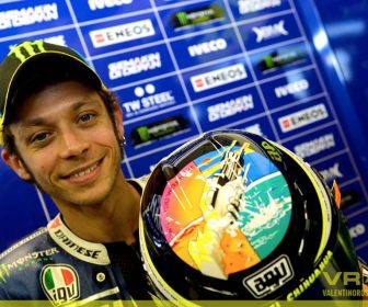 ロッシ『ロレンソのタイトル争いに手助けしない』:2013ミザノGP rossi-fb-casco2