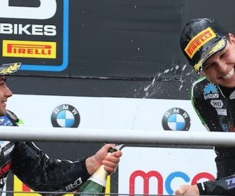 2017 BSB ブリティシュ スーパーバイク R2 ブランズハッチ・インディ【決勝レース1&レース2 リザルト】 2017-bsb-brands-hatch-indy-podium