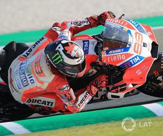 ヤマハ『ロレンソのチームオーダー無視は異常だった』リン・ジャーヴィス motogp-valencia-november-testing-2017-jorge-lorenzo-ducati-team-6559384