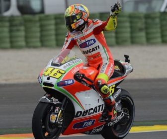 ロッシ『僕がドゥカティにいた頃は勝てるマシンじゃなかった』 motogp-rossi-ducati-dovizioso-1024x576