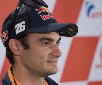 ペドロサ:2019年、KTMテストライダー HOHENSTEIN-ERNSTTHAL, GERMANY - JULY 12: Dani Pedrosa of Spain and Repsol Honda Team speaks during the press conference in order to announce his retired during the MotoGp of Germany - Previews at Sachsenring Circuit on July 12, 2018 in Hohenstein-Ernstthal, Germany. (Photo by Mirco Lazzari gp/Getty Images)