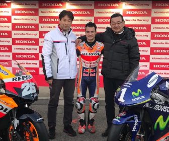 ホンダ、ペドロサにマシン贈呈 pedrosa-regalo