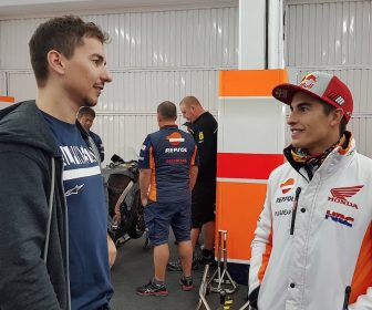 ロレンソ&マルケス:Tweetジョークで軽く火花を散らす lorenzo-marquez-honda
